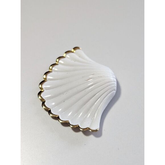 Direction One white and gold tone shell pendant - Picture 7 of 10